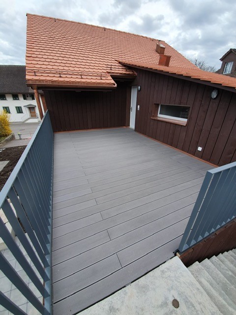 Plattenbelag auf einer Terrasse